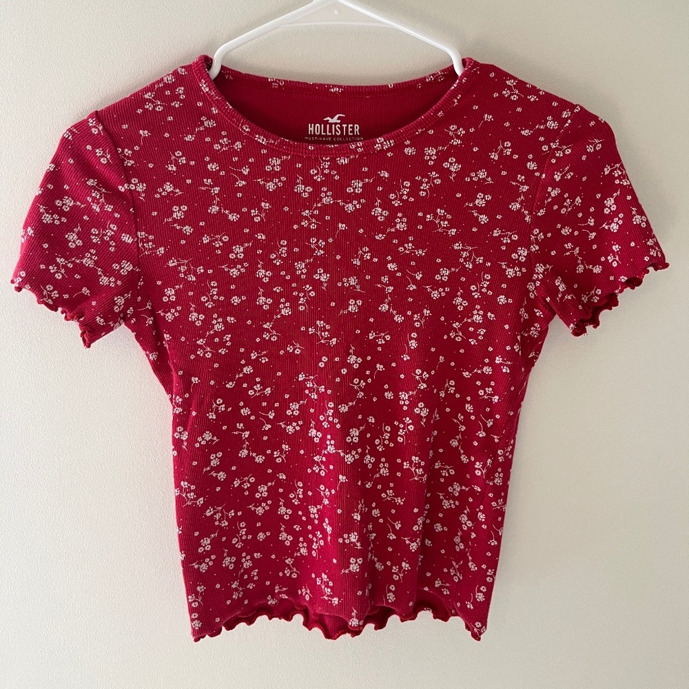 Hollister Red Floral Baby Tee Size S